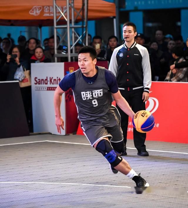 野球场第一分卫屈洋曾爆打王少杰和万圣伟单场狂砍62分