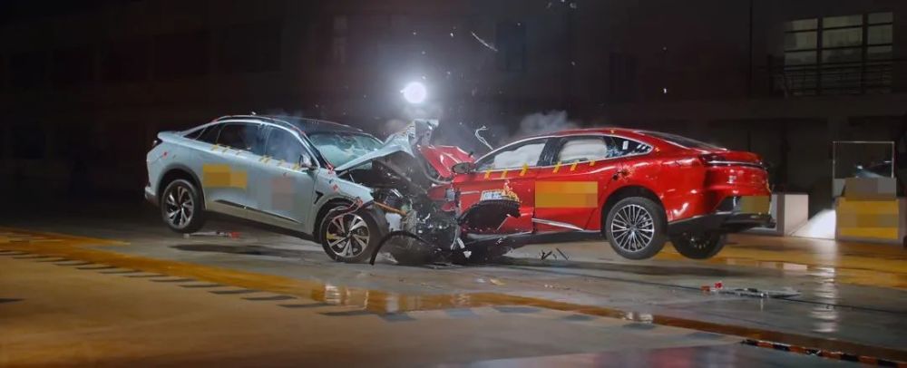 对撞实战撞不过，还自燃？这车不“神”了？