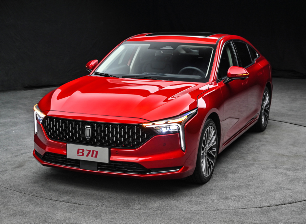 奔腾B70：外观时尚、动力实用，家用车好选择