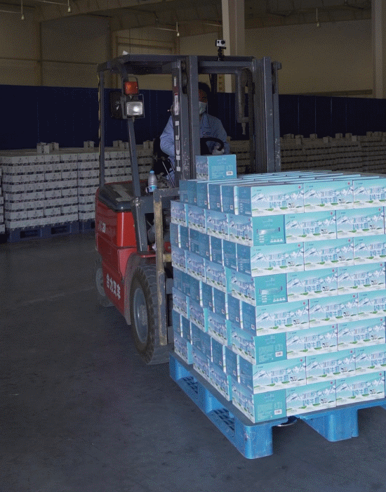 绿成公司9000箱牛奶驰援河南67将爱传递