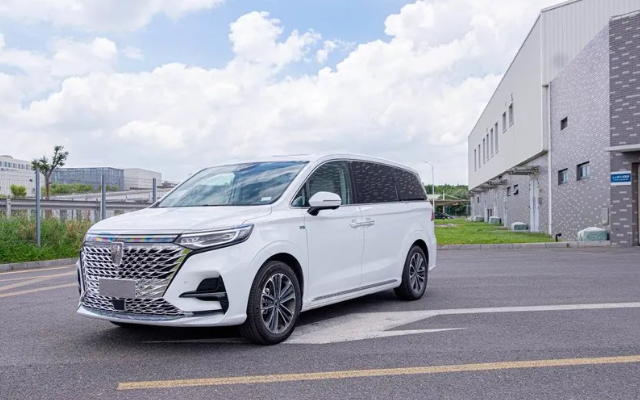 这个前脸很上头，新款荣威iMAX8实车图曝光