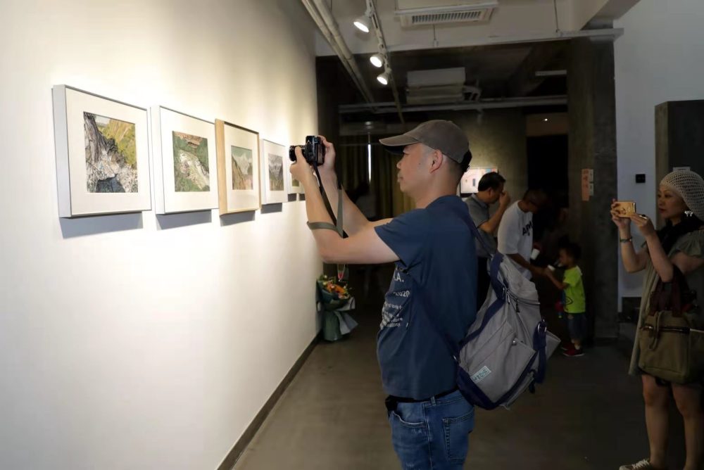 聚焦普通人繪畫作品 貴陽舉辦跨界畫展開啟普通人的藝術狂歡