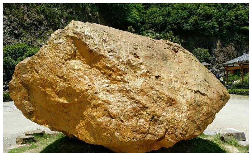 世界最大的金矿石,重45吨价值120亿,露天摆放无人动