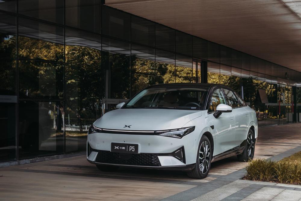 不用加油，续航600km的小鹏P5亮相，自带1.8米“大床”