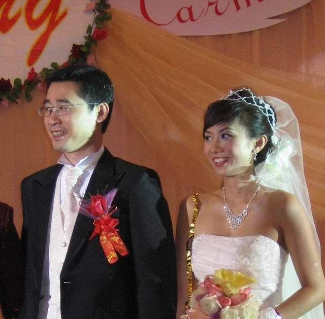 《今日关注》美女主持李静雯,与郑达一起的美丽搭档