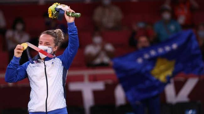 在东京奥运会的奖牌榜上,科索沃凭借2块金牌排到了奖牌榜的第8位.