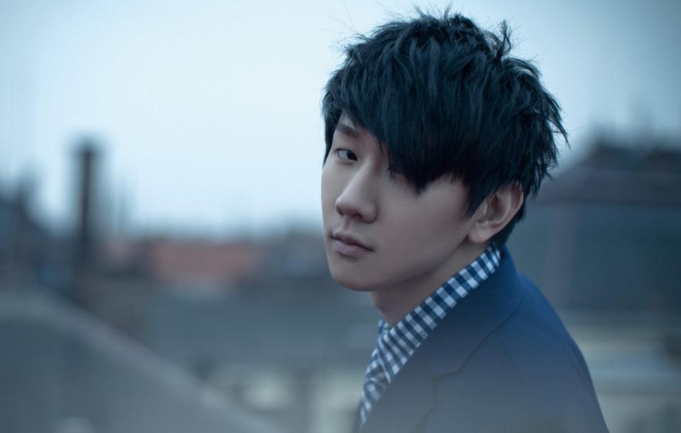 林俊杰在新加坡接受隔离直播称首要任务是接种疫苗