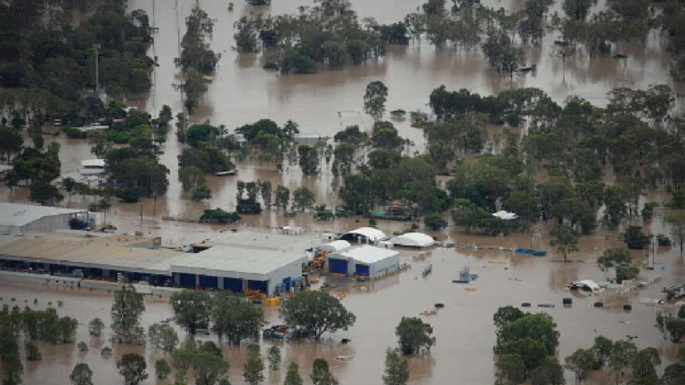 南亚遭遇海啸袭击!20米高的巨浪席卷周边,造成29.2万人死亡_腾讯新闻