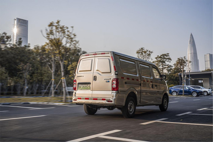 【車比三家】三款極具實用性的新能源麵包車 你會看上哪款?