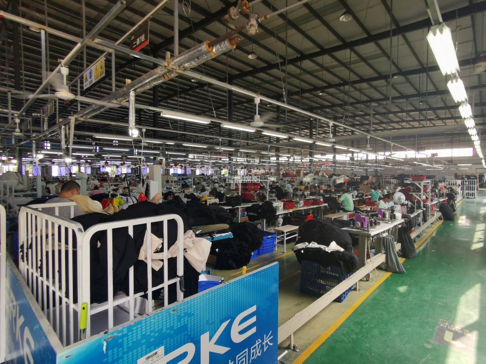 三台:鸿星尔克四川最大生产基地赶制订单,缝纫机都踩"冒烟"了!