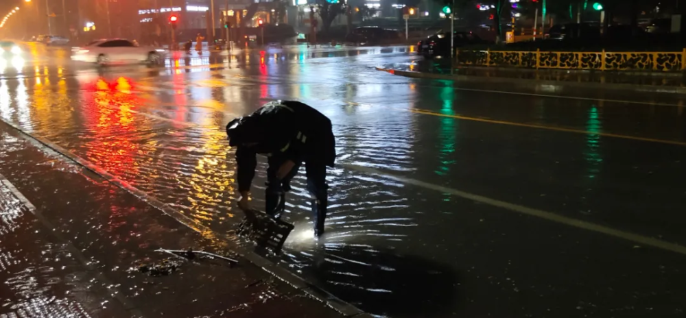 最高級別暴雨成片昨深夜順義發佈紅色預警多部門緊急應對