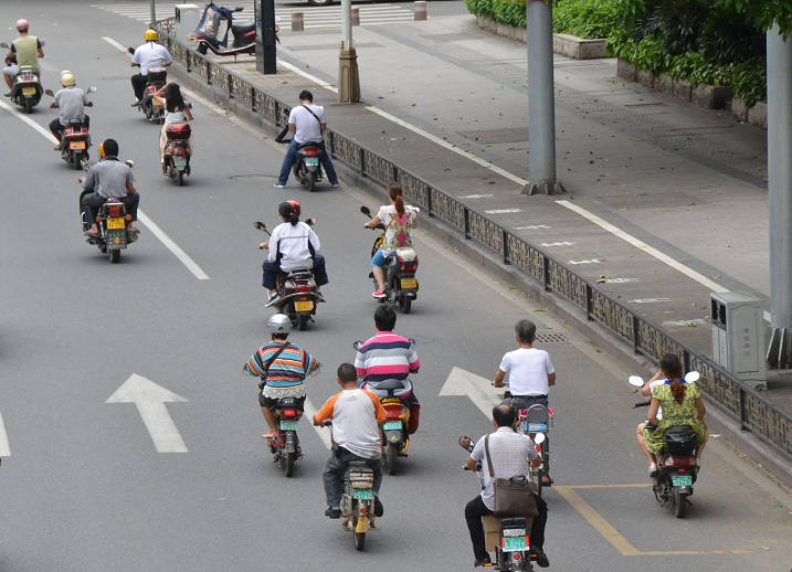 电动车佩戴什么头盔被明确，头盔国标征求意见中，选错了等于白买
