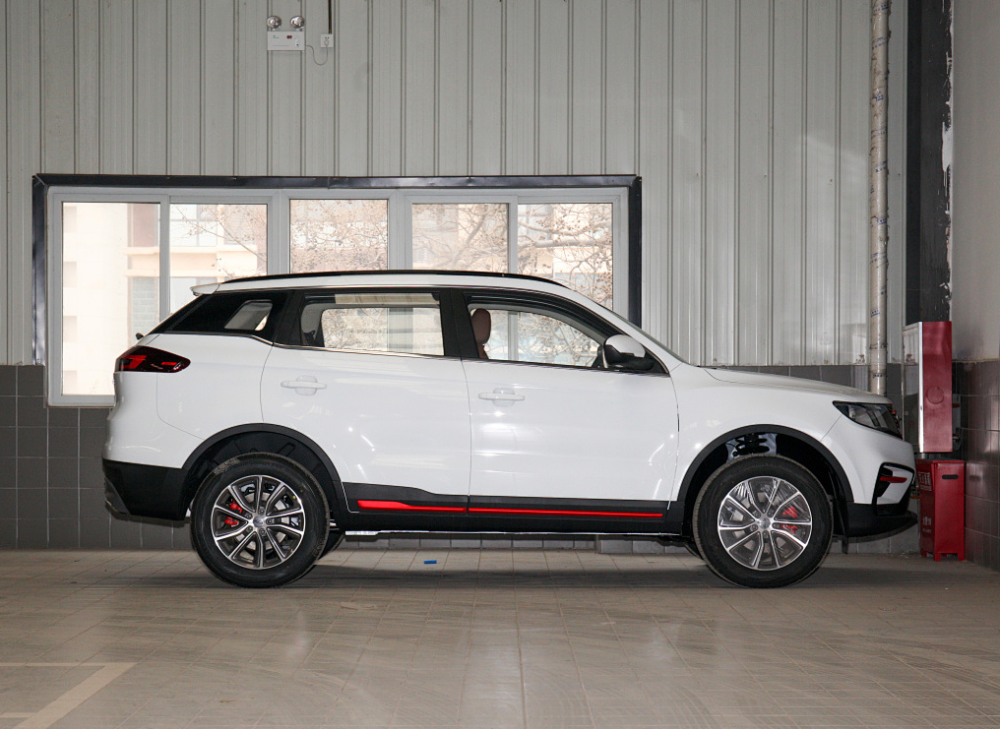 设计学长安？吉利“博越X”露面，中网个性，继续祖传1.8T