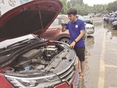 汽车渍水后不要二次点火 汽车涉水哪些险种可以赔付