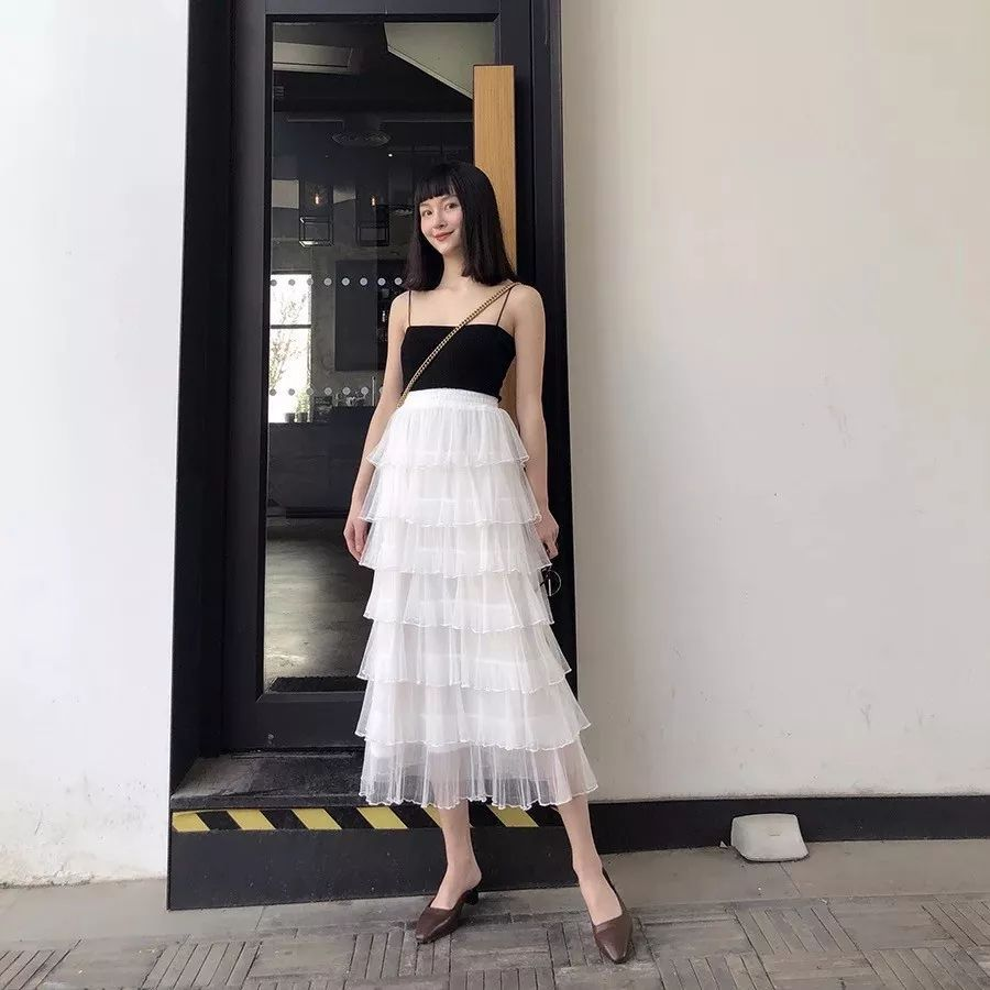 赵茜这身材也是没sei了,穿蕾丝蛋糕裙长腿吸睛,傲人上围藏不住_腾讯