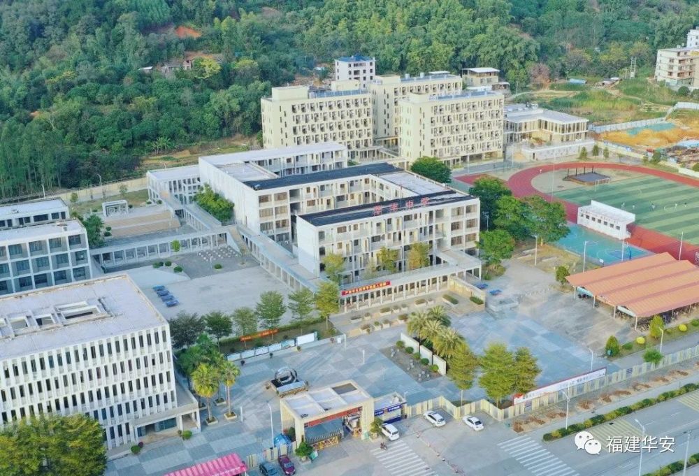 华丰中学扩大医疗覆盖,与漳州市医院建立协作医院关系,县总医院新