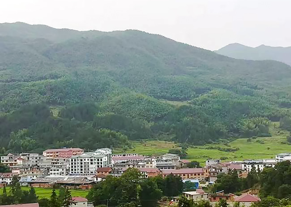 奉新县澡溪乡地处奉新,靖安,修水三县交界处,距南昌102公里,距湖南