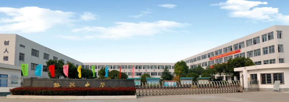 现孙端中学自从祠堂西面通海桥堍三层新教学大楼落成后,此处部分