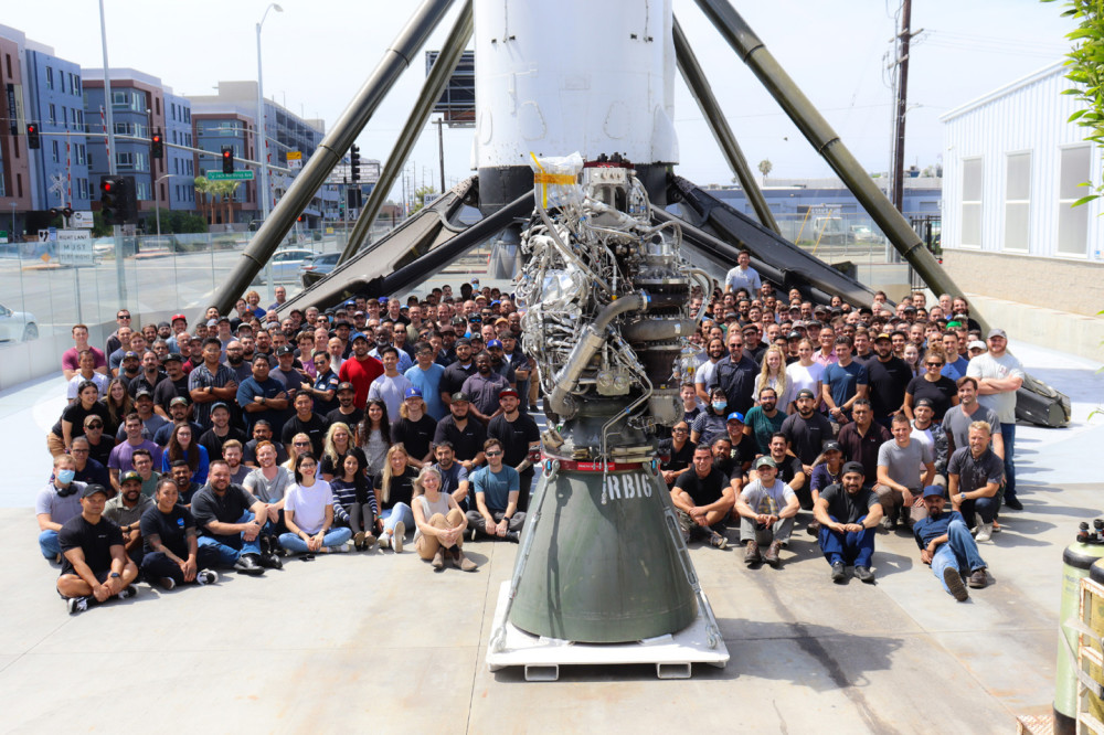 spacex完成第100枚猛禽發動機的生產