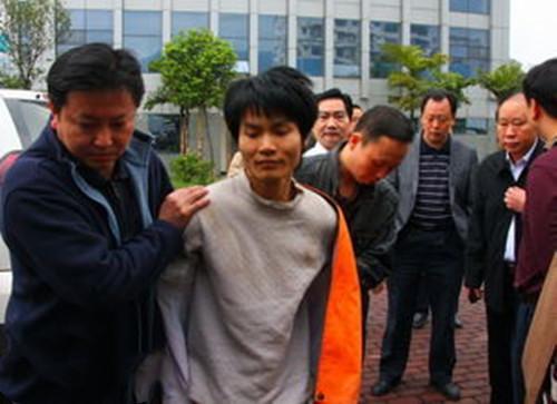 宜宾持枪暴力抢劫案件回顾收费站抢劫6万犯有两起命案