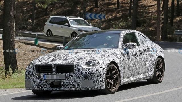 全新宝马M2最新谍照，轴距再加长，圆形双肾改方了？