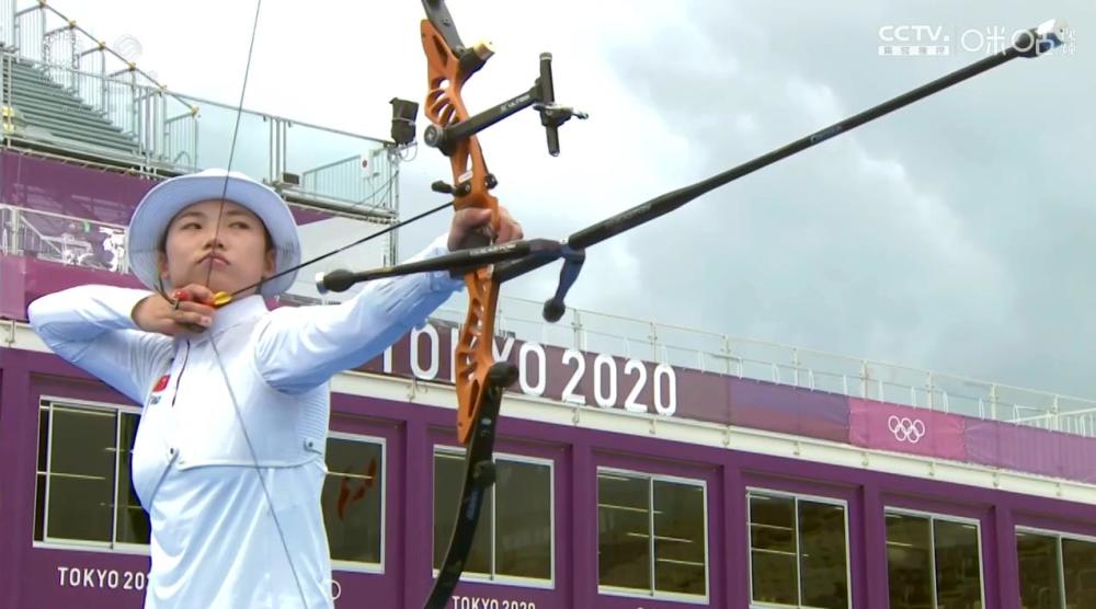 射箭女子单人赛杨晓蕾轻松晋级32强