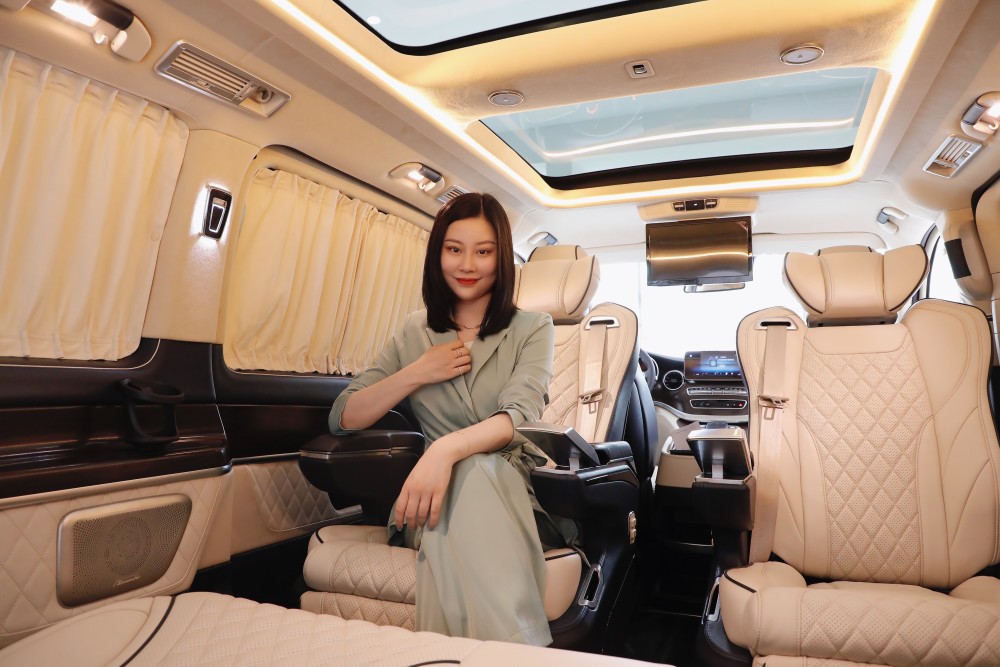 配置堪比LM，却比埃尔法还便宜20万！看完这几款奔驰你会选谁？