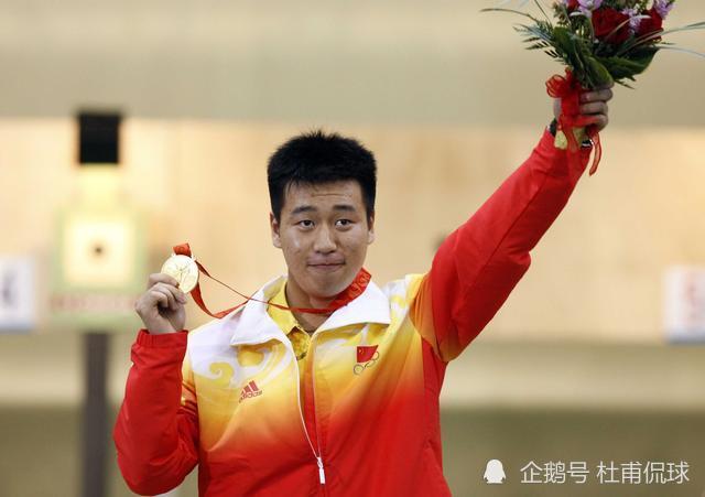 美国队在泳池里收获了1枚金牌,莉迪亚-雅各比拿到了女子100米蛙泳的