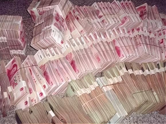 他巨贪两亿多,赃款1吨重,烧坏4台点钞机,被判无期_腾讯新闻