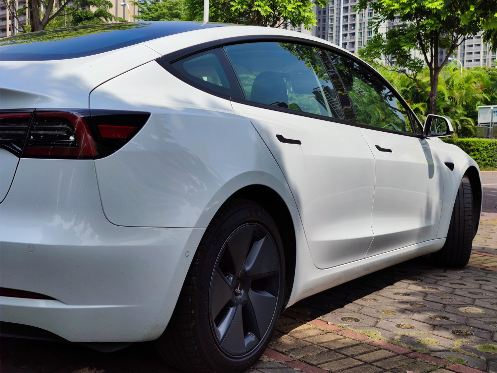 特斯拉model3分享：家用车不建议，但能取悦自己！