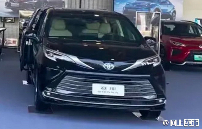广汽丰田全新赛那实拍，比别克GL8宽敞，搭2.5L混动，预计卖25万