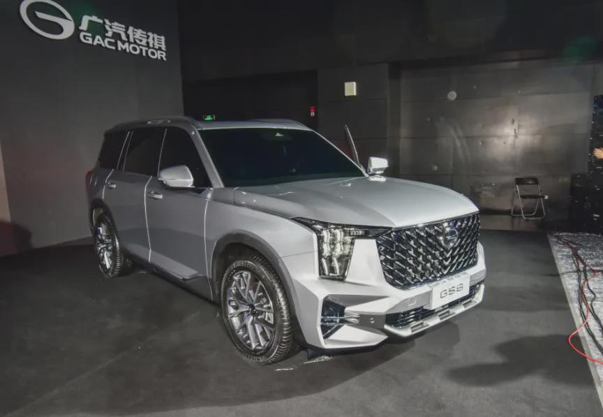 搭载丰田混动！全新传祺GS8亮相，配最新2.0T油耗更低