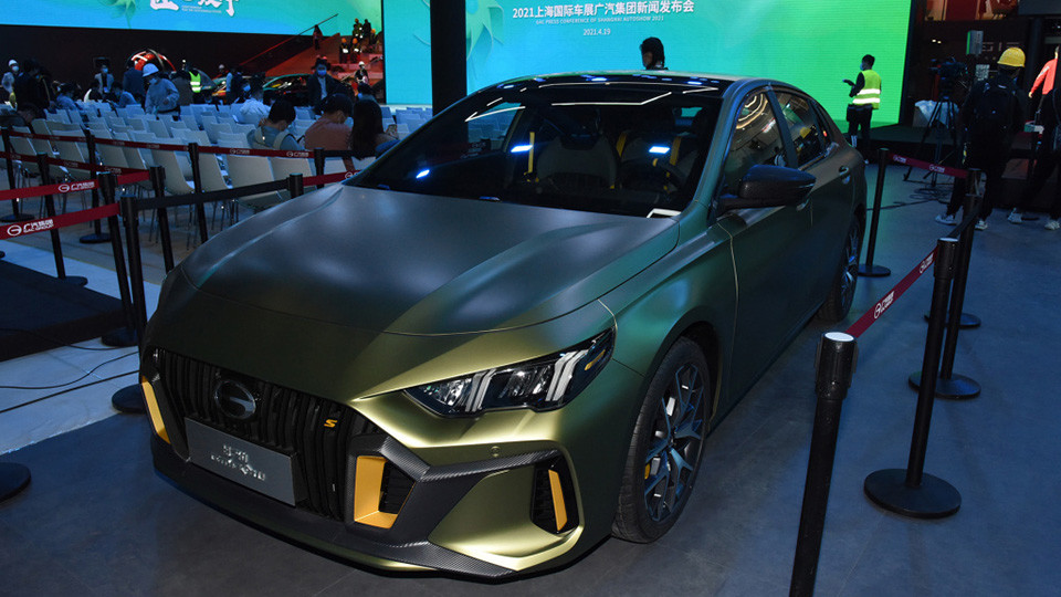 年轻人十万元预算还看什么朗逸？名爵MG6对比传祺影豹