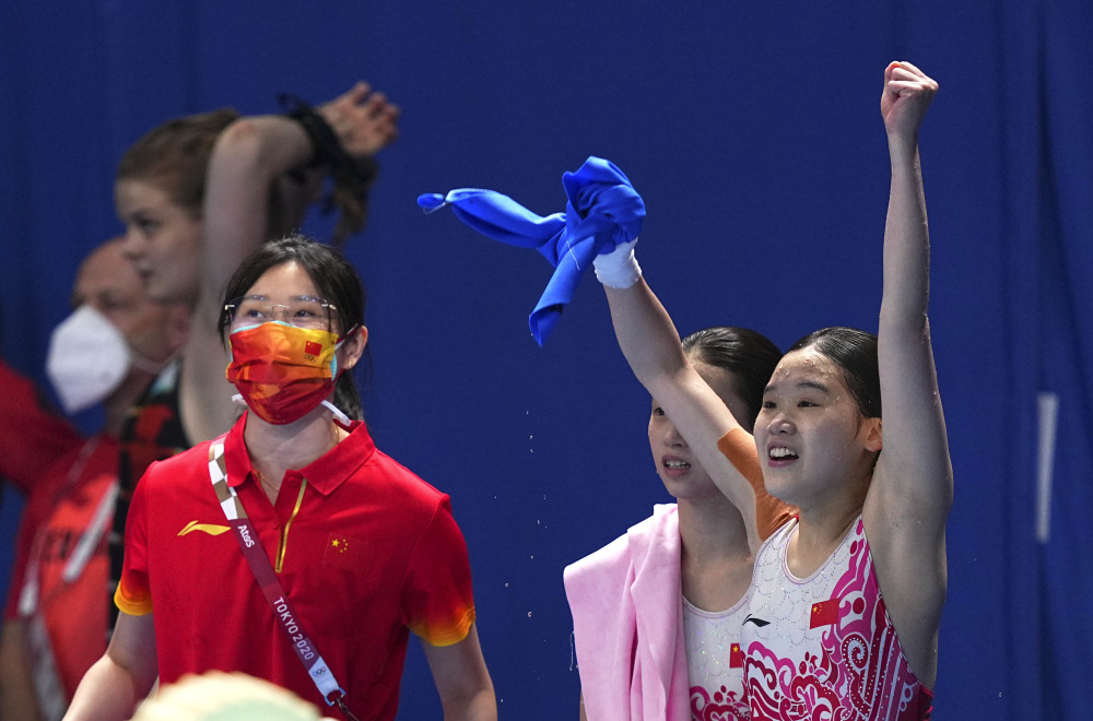 (东京奥运会)跳水——女子双人十米跳台决赛:陈芋汐/张家齐夺冠_腾讯