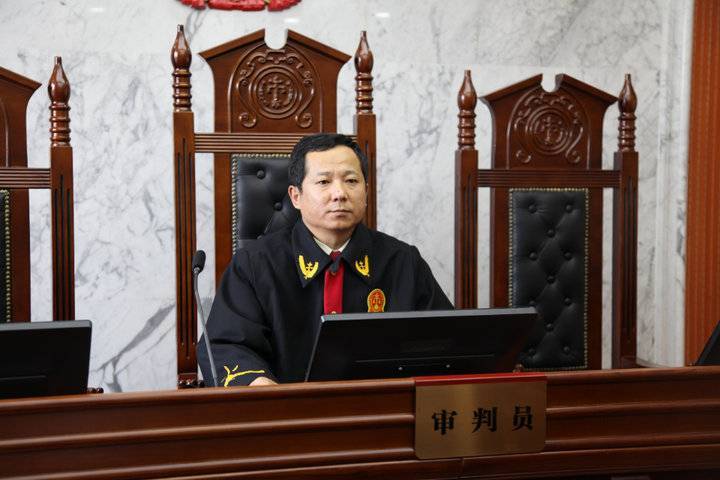 孙建军不断攀登业务水平高峰的知识型法官