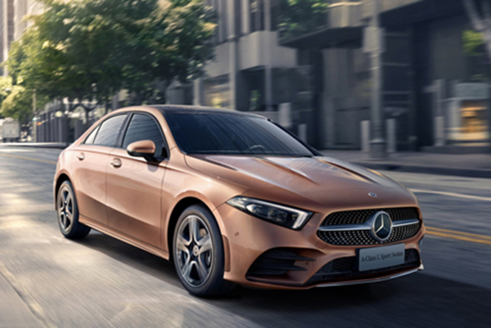 豪华品牌要换“国产心”？奔驰“韭菜”新车曝光，或配吉利发动机