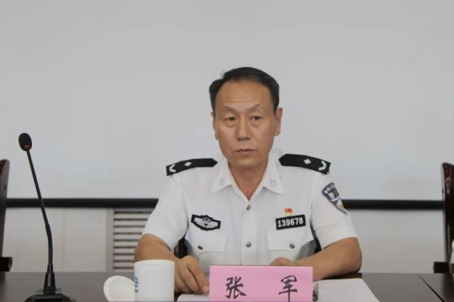 济南公安城管联手打击违法小广告助力文明典范城市创建