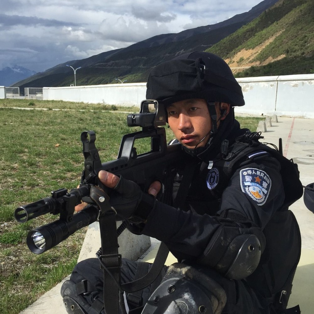 致敬政法先锋尖刀徐凯这身特警作战服是永不褪色的皮肤