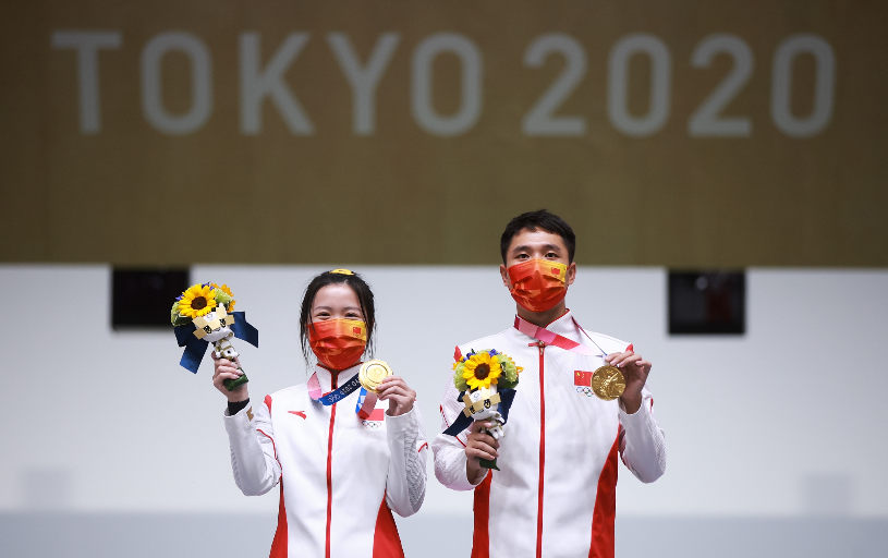 杨倩杨皓然10米气步枪夺冠登上热搜杨倩yyds获东京奥运会第二金