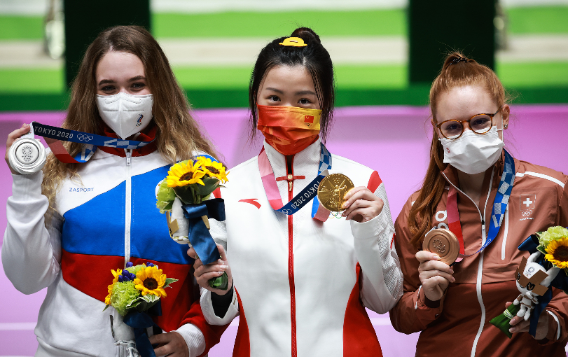 杨倩杨皓然10米气步枪夺冠登上热搜杨倩yyds获东京奥运会第二金