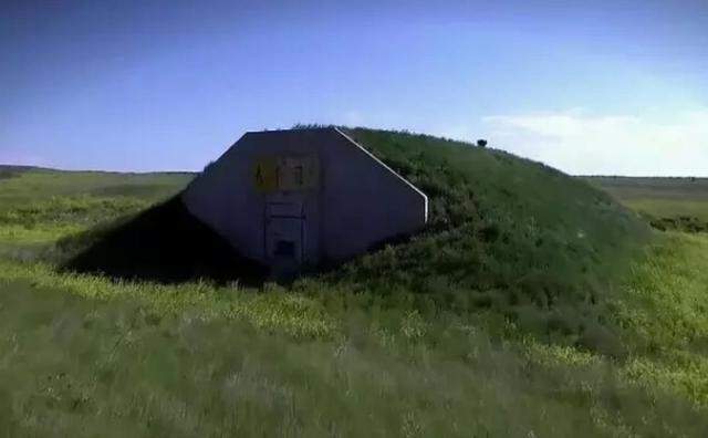 像坟头一样的"末日地堡",售价40000美元一套,美国富豪抢着买