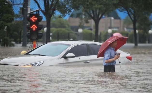 暴雨侵袭 为何电动汽车能够全身而退？