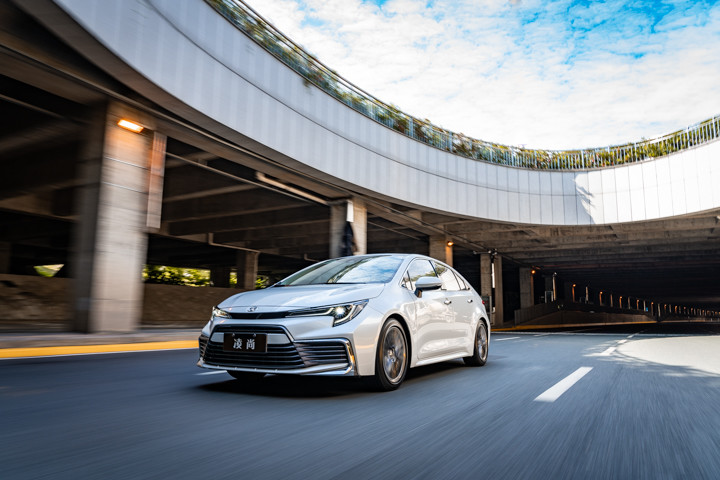 承上启下的跃级座驾，体验广汽丰田凌尚，“小凯美瑞”实力如何？