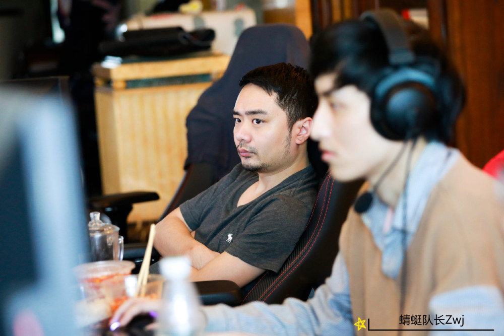 dota2xiao8与水友互相祝福谢谢你祝你婚礼也越办越好