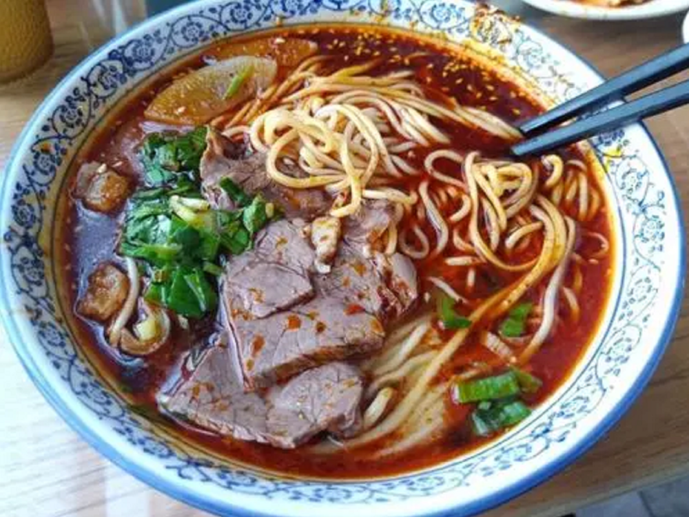 一碗兰州拉面48元碗里飘着3片薄牛肉女子曝光后遭怼没见过世面