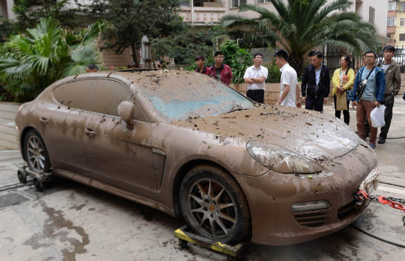 2万买一台20万的“泡水豪车”值吗？听维修师傅一分析，终于明白