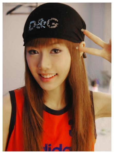 整容仅2小时入院抢救24岁死亡超女王贝去世至今让人遗憾