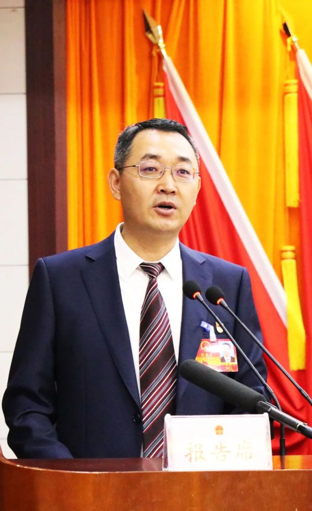 代县长何景明作政府工作报告县十七届人代会一次会议隆重开幕