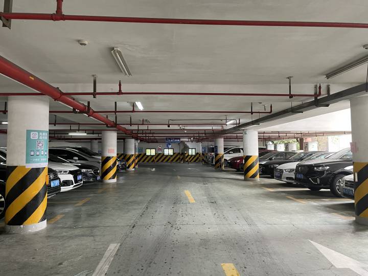 免费停车时间已不足,4月28日起杭州道路泊位和政府投建停车场恢复收费