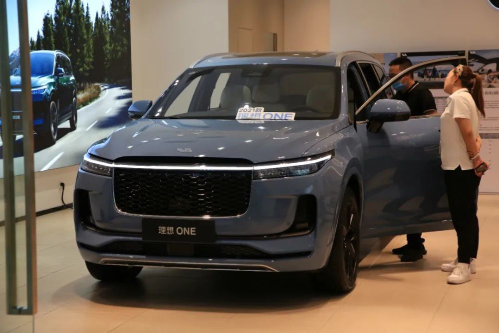 理想回港筹钱 “蔚小理”将走进造车新战局｜风眼